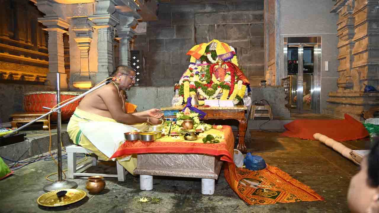 లక్ష్మీనరసింహుడికి నిత్యోత్సవాలు