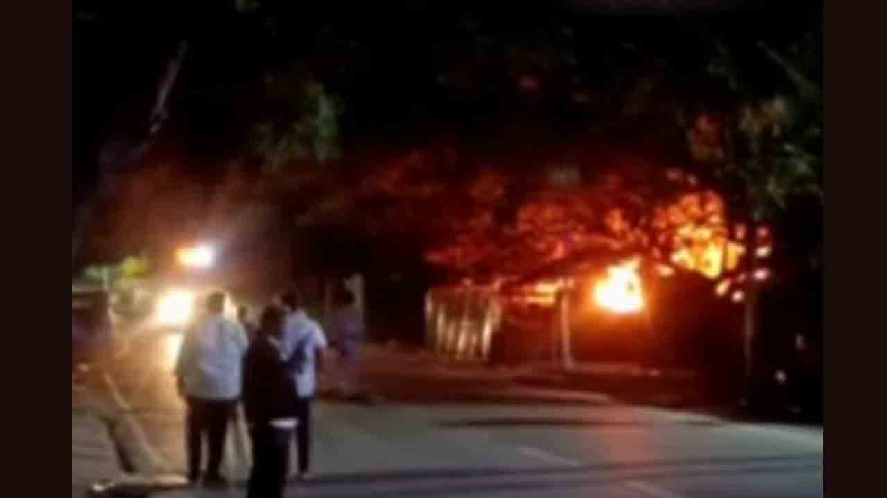 Abids | అబిడ్స్‌లో అగ్నిప్రమాదం.. ఏడు కార్లు దగ్ధం, సెక్యూరిటీగార్డ్‌ సజీవదహనం