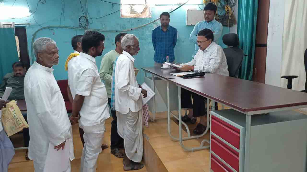 అర్జీదారుల సమస్యలు పరిష్కరించాలి