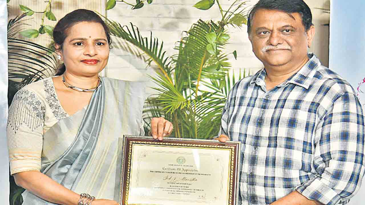 మమతకు ఉత్తమ అడ్మినిస్ట్రేటర్‌ అవార్డు