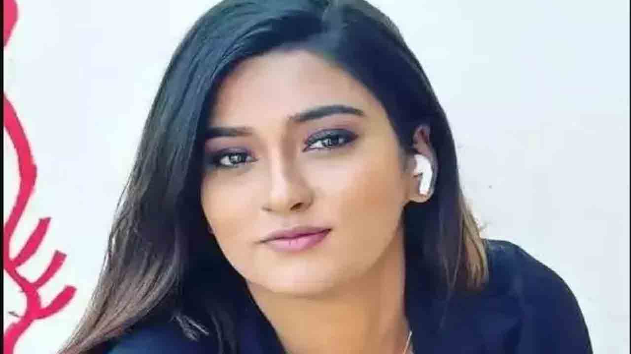 Actress Akanksha Dubey | చిత్రపరిశ్రమలో మరో విషాదం.. యువ నటి ఆకాంక్ష దూబే ఆత్మహత్య..!