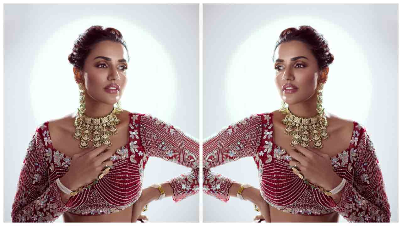 Akshara Gowda | ట్రెడిషనల్ డ్రెస్‌లో గాలం వేస్తున్న అక్షర గౌడ..