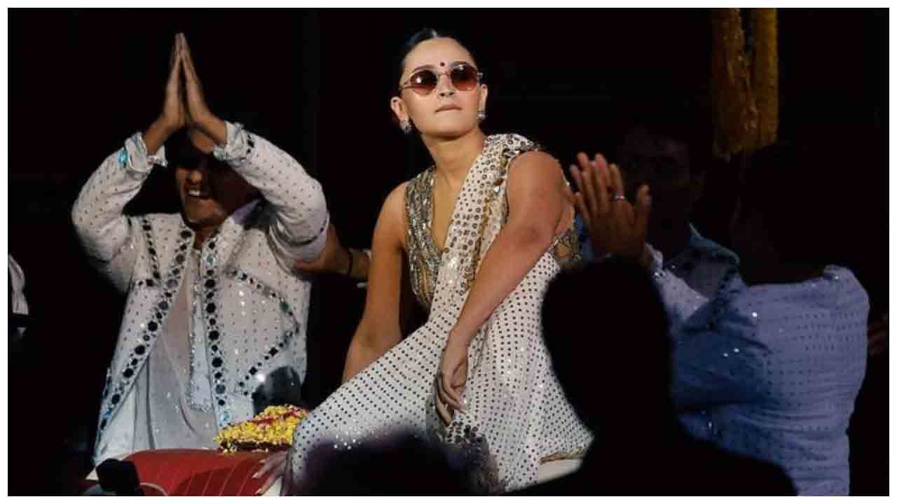 Alia Bhatt | అలియా సర్‌ప్రైజ్ గిఫ్ట్‌..