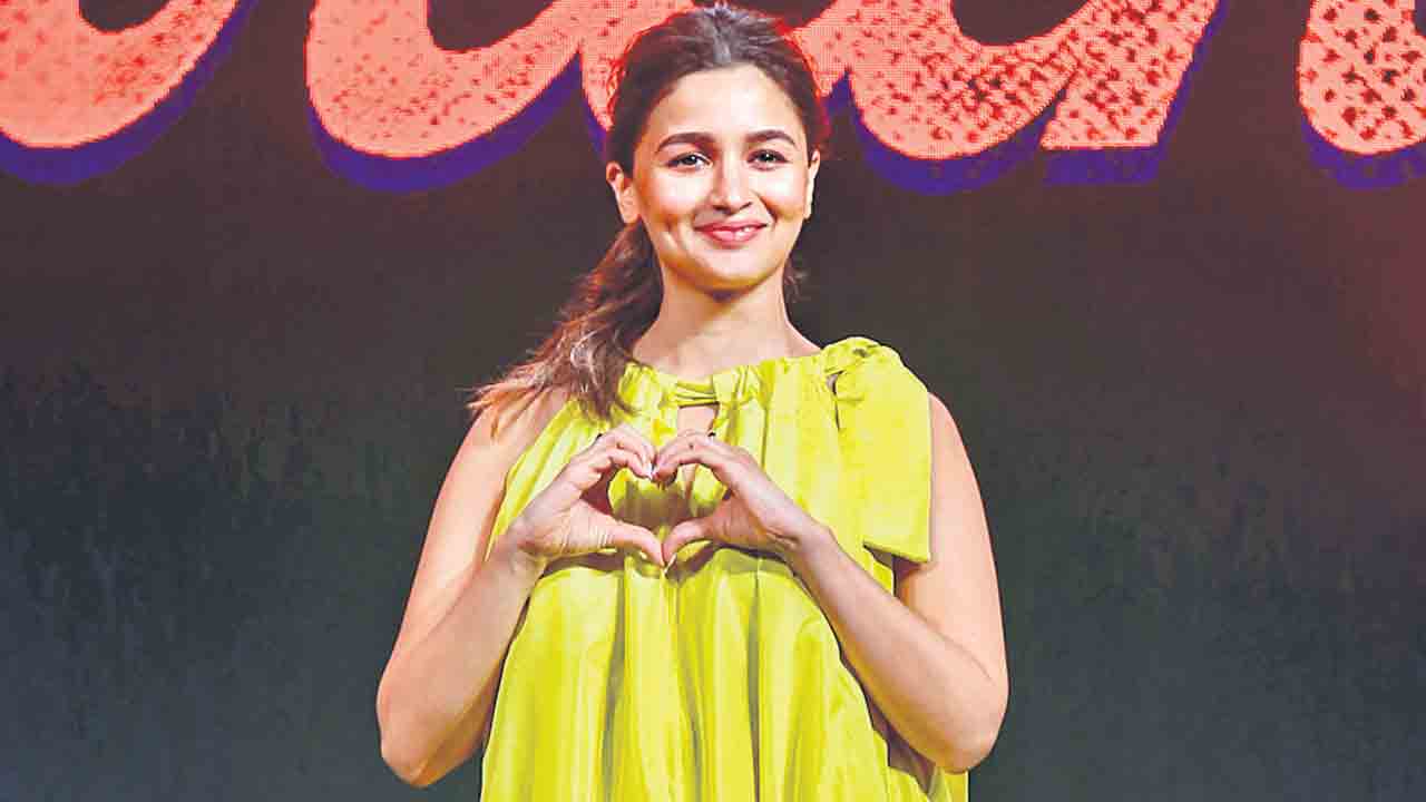 కశ్మీ ర్‌లో ఆటాపాట