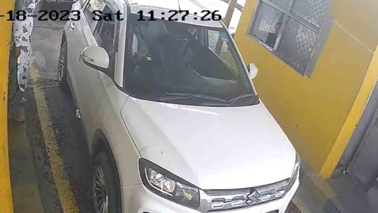 Amritpal Singh | కార్లు, వేషాలు మార్చి తిరుగుతున్న అమృత్‌పాల్‌.. టోల్‌గేట్‌ వద్ద సెక్యూరిటీ ఫుటేజ్‌లో రికార్డైన దృశ్యాలు..!