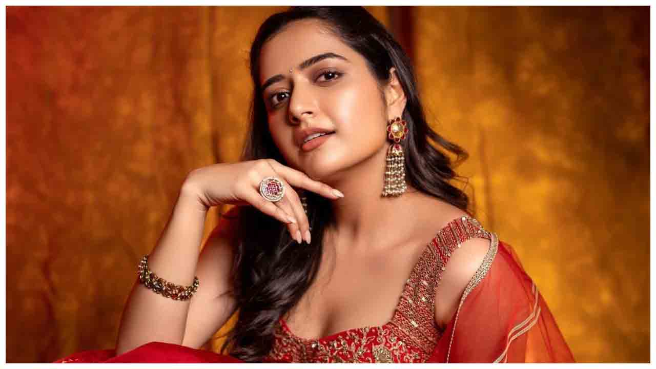 Ashika Ranganath | ట్రెండీ అందాలతో సెగలు పుట్టిస్తున్న ఆషికా రంగనాథ్..