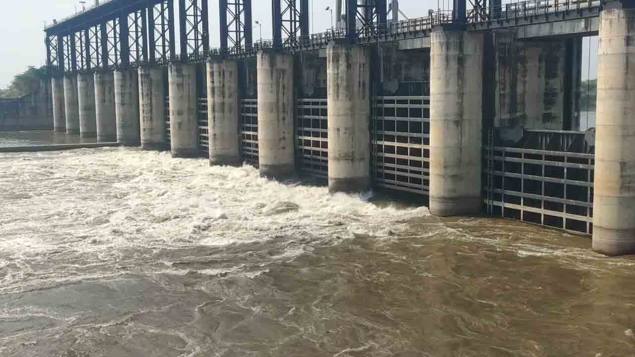 Babli Project | బాబ్లీ ప్రాజెక్టు గేట్ల నుంచి నీటి విడుదల..అర్ధరాత్రి ఎస్సారెస్పీలోకి నీరు చేరుకునే అవకాశం