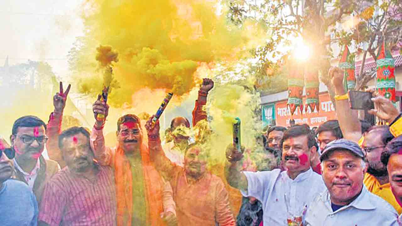 గోరంత ఫలితం.. కొండంత ప్రచారం