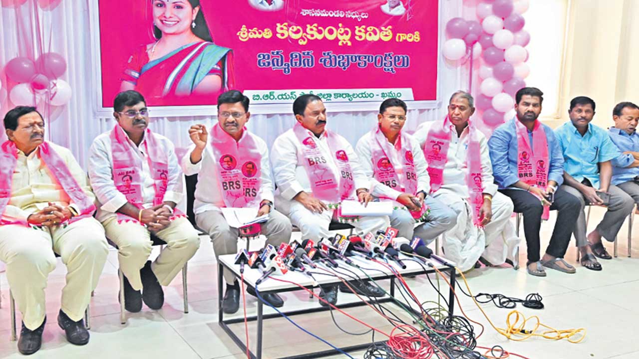 బ్లాక్మెయిల్ రాజకీయాలకు భయపడం