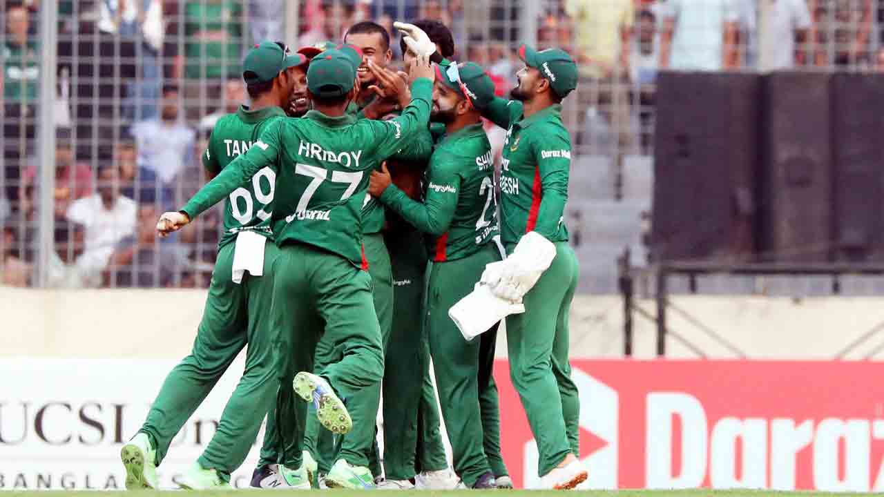 ఇంగ్లండ్‌కు వైట్‌వాష్‌