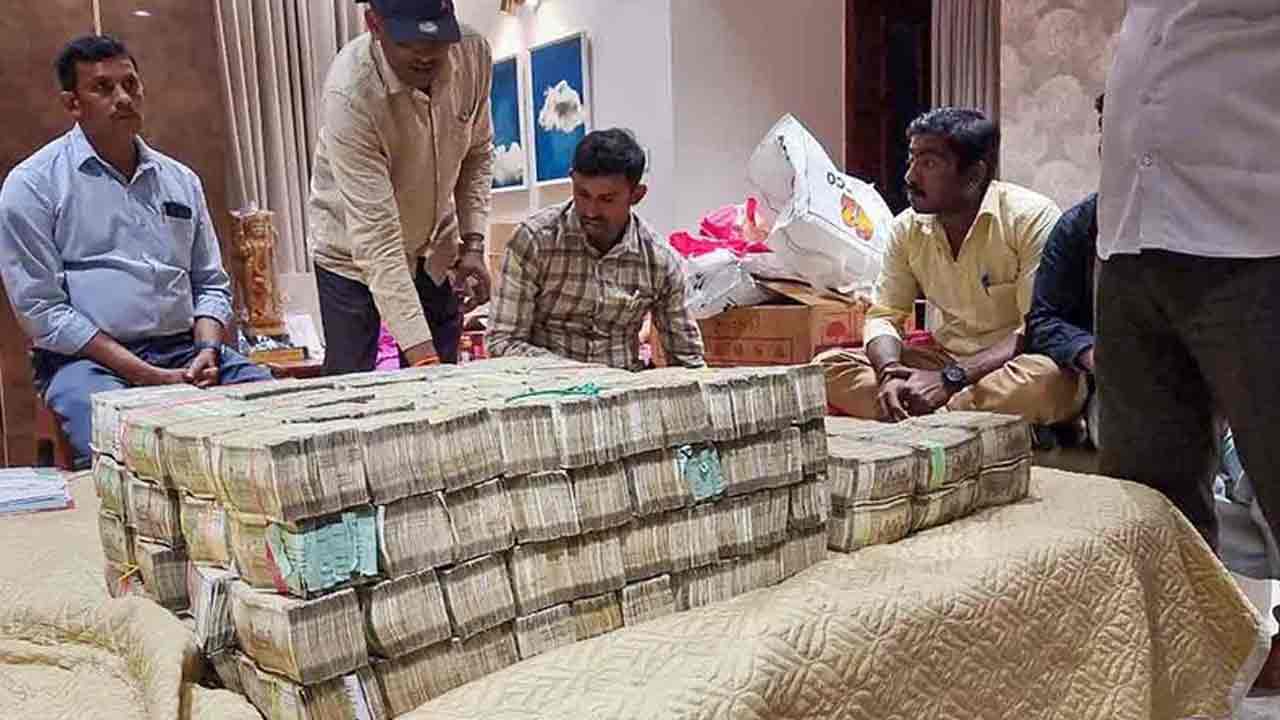 కర్ణాటకలో బీజేపీ ‘లంచావతారం’