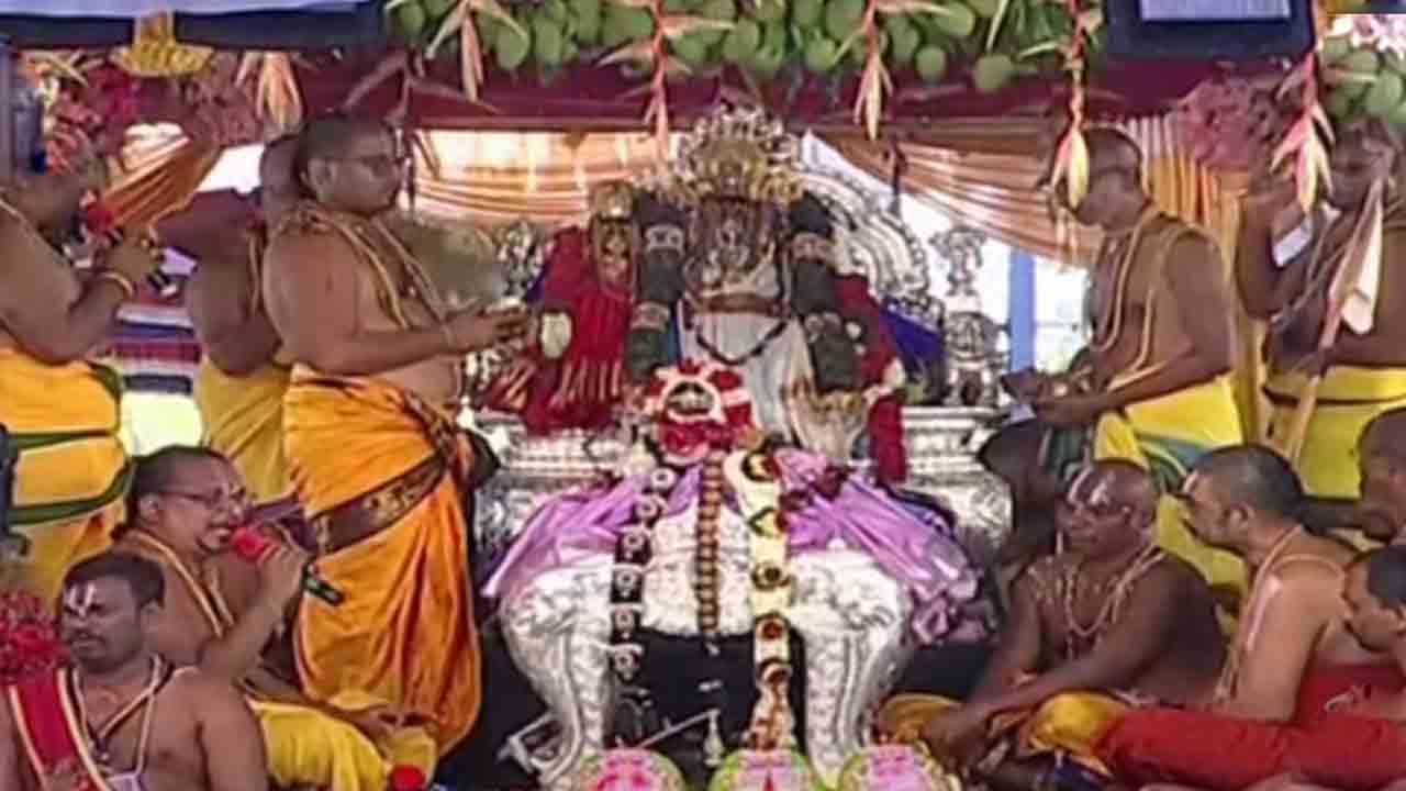 Sri Seetha Ram Kalyanam | భద్రాచలంలో వైభవోపేతంగా రాములోరి కల్యాణోత్సవం
