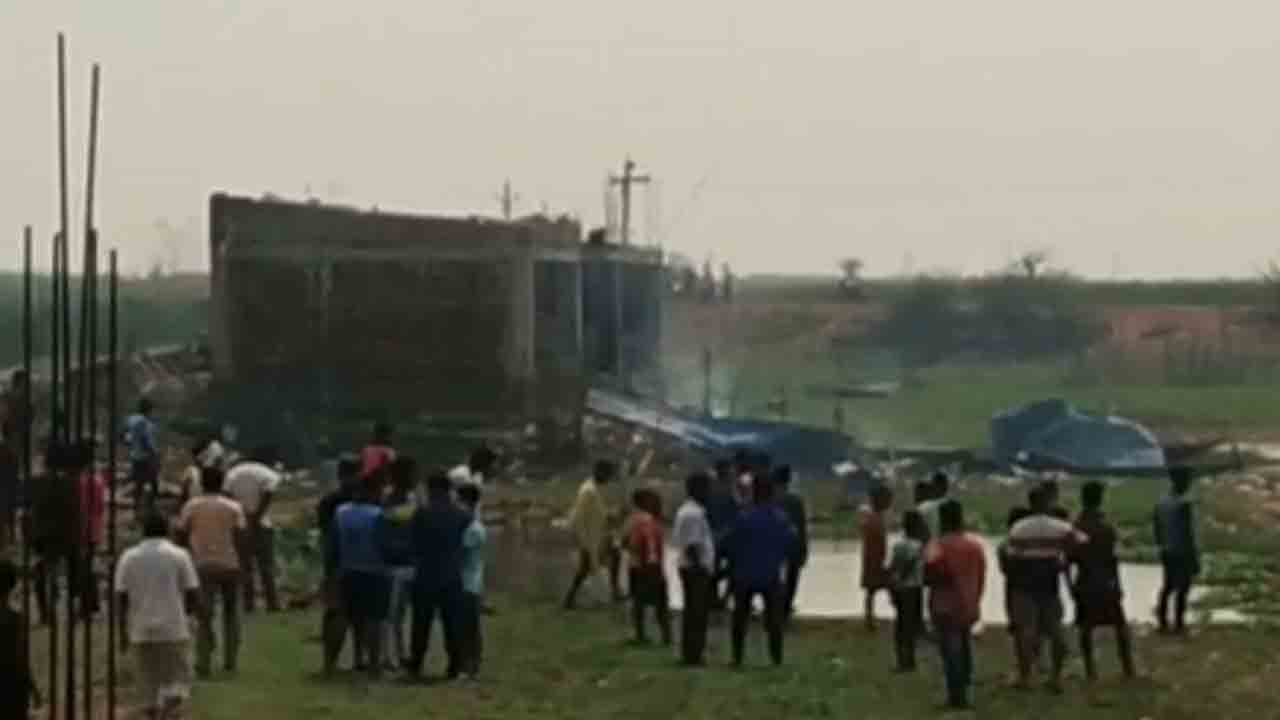 Blast | హోలీ పండుగకు పటాకులు తయారు చేస్తుండగా పేలుడు.. ఐదుగురు మృత్యువాత