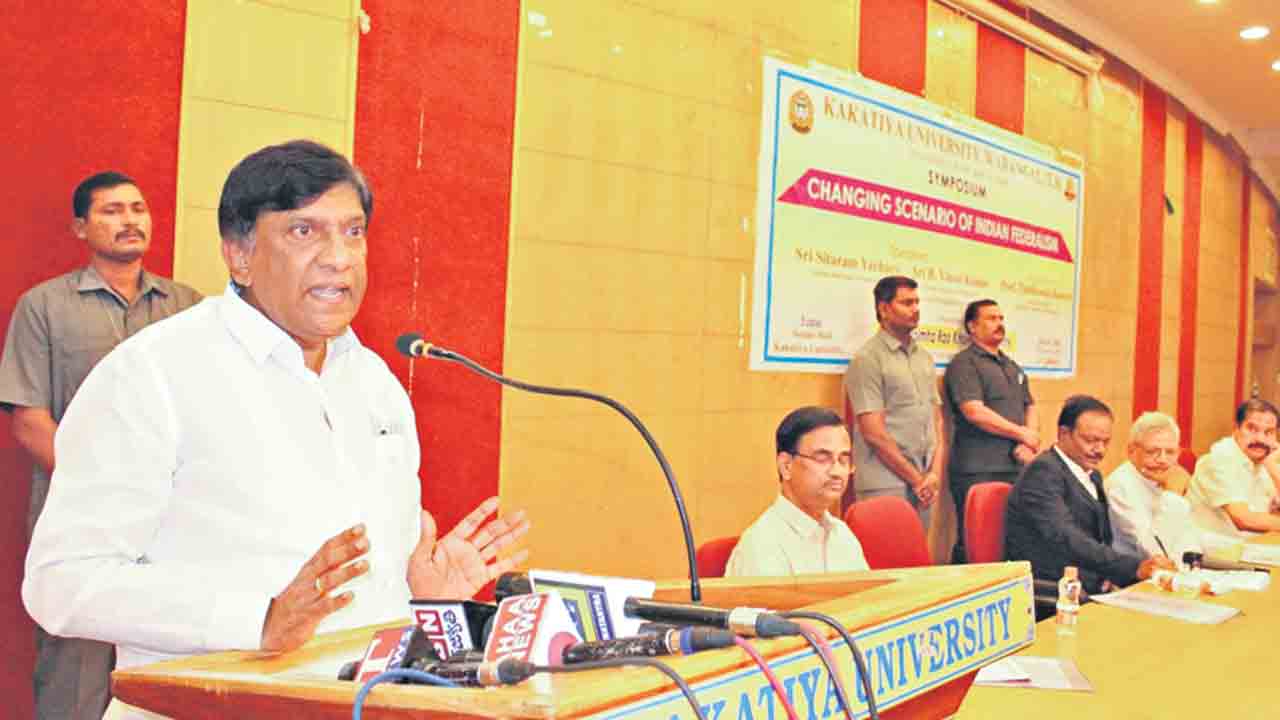 రాజ్యాంగాన్ని మార్చేందుకు బీజేపీ కుట్ర