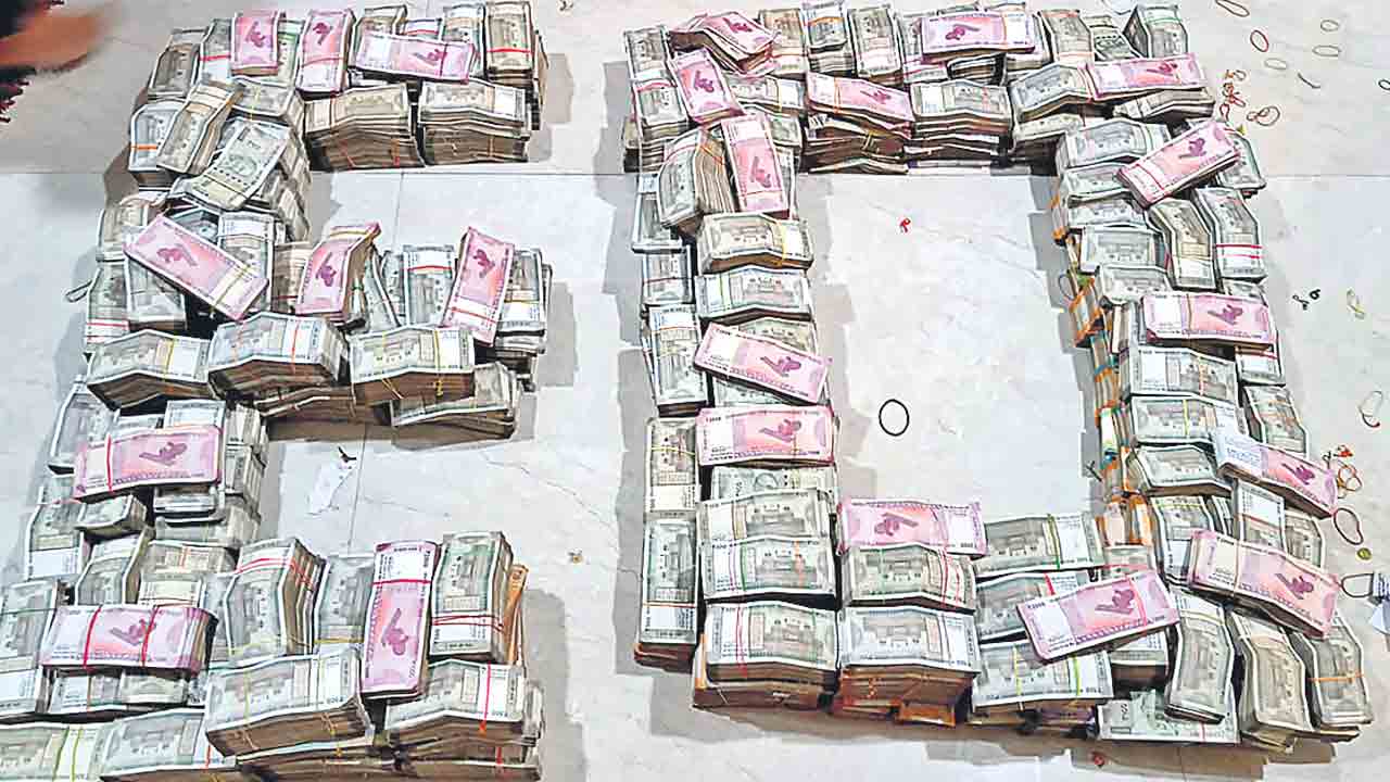 జార్ఖండ్‌ ఐఏఎస్‌ ఇంట్లో నోట్ల కట్టలు