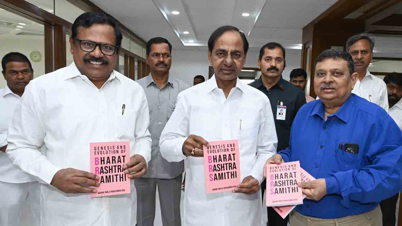 ‘జెనిసిస్ అండ్ ఎవల్యూషన్ ఆఫ్ భారత్ రాష్ట్ర సమితి’ బుక్‌ను ఆవిష్కరించిన సీఎం కేసీఆర్‌
