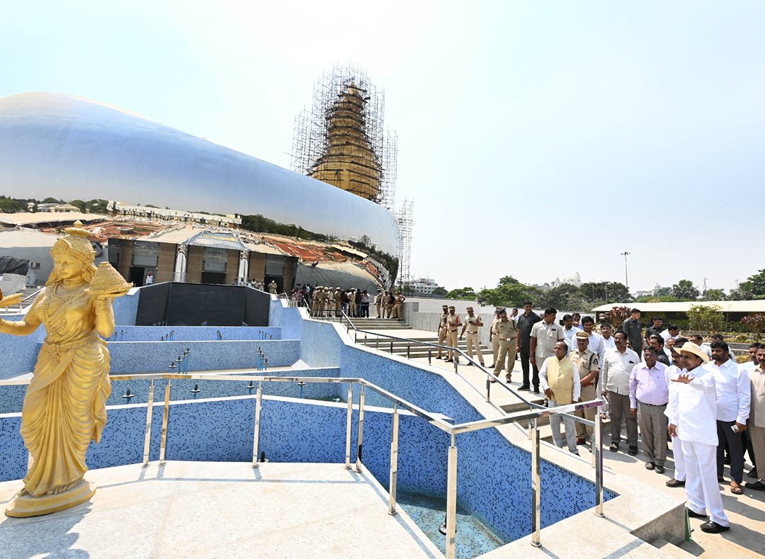 అమరవీరుల చిహ్నం నిర్మాణ పనులను పరిశీలించిన సీఎం కేసీఆర్‌..