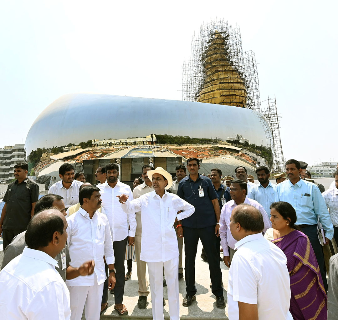 అమరవీరుల చిహ్నం నిర్మాణ పనులను పరిశీలించిన సీఎం కేసీఆర్‌..