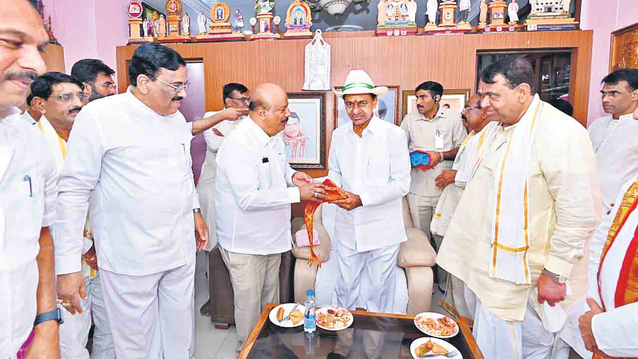 వేంకటేశ్వర స్వామి ఆలయానికి రూ. 6 లక్షల విరాళం..