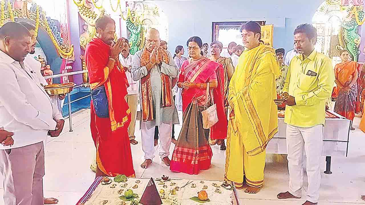 భక్తిశ్రద్ధలతో ప్రతిష్ఠాపనోత్సవాలు
