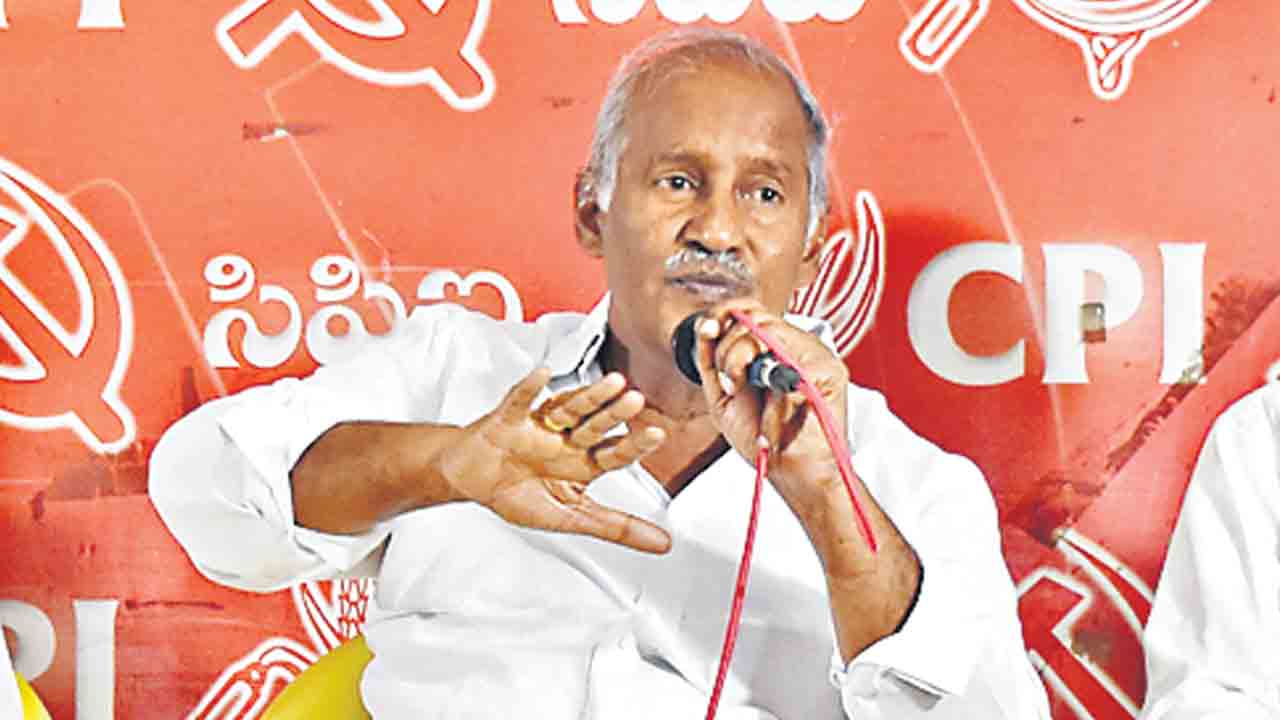 బండి క్షమాపణ చెప్పాలి