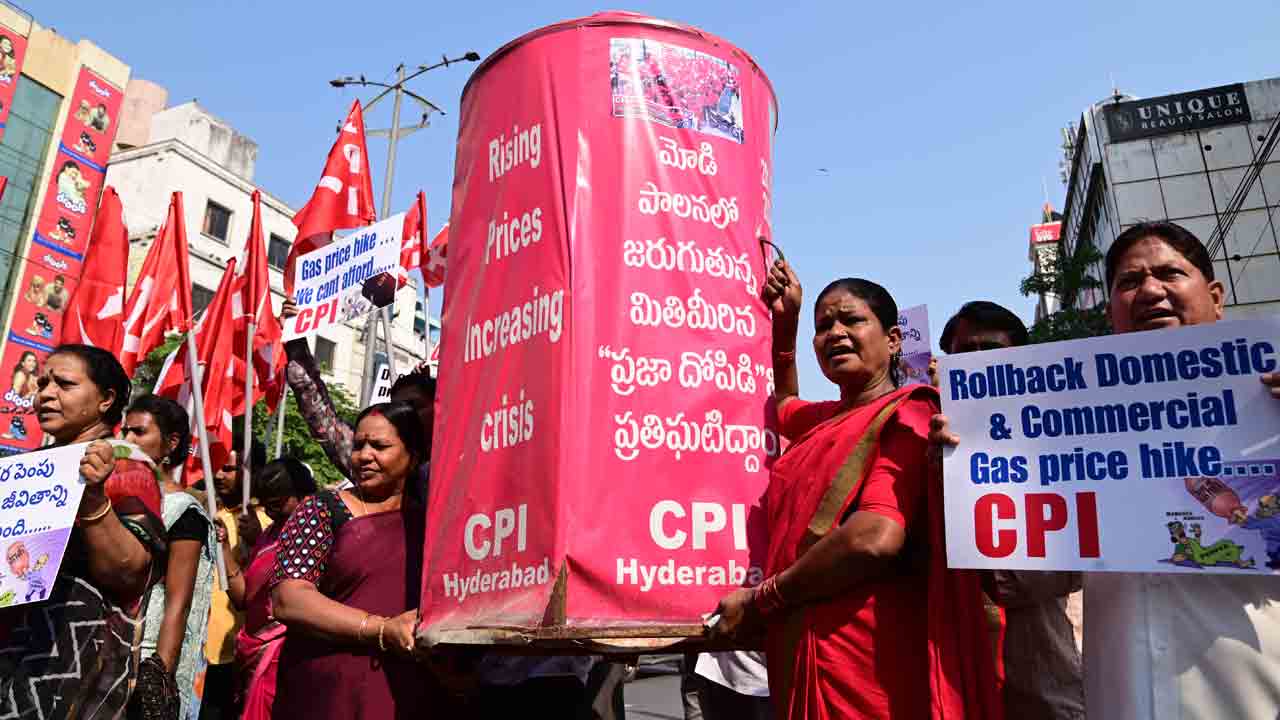CPI Rally | మోదీ సర్కార్ విధానాలు వివక్షా పూరితం.. గ్యాస్ ధర పెంపుకు వ్యతిరేకంగా సీపీఐ ర్యాలీ