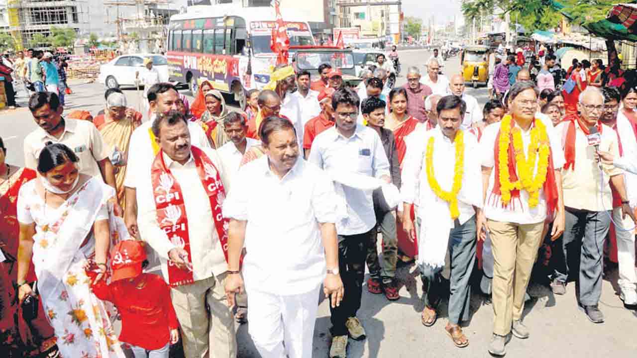 మోసగాళ్లకు మోసగాళ్లు.. దొంగలకు దొంగలు..