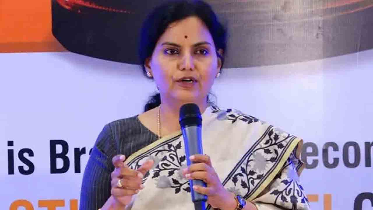 CS Shanti Kumari | మహిళా జర్నలిస్టులకు ఉచితంగా ఆరోగ్య పరీక్షలు: సీఎస్‌ శాంతి కుమారి