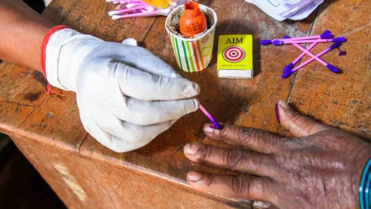 Karnataka Elections | మోగిన ఎన్నికల నగారా.. 100 ఏండ్లు పైబడిన ఓటర్ల సంఖ్య ఎంతో తెలుసా..?