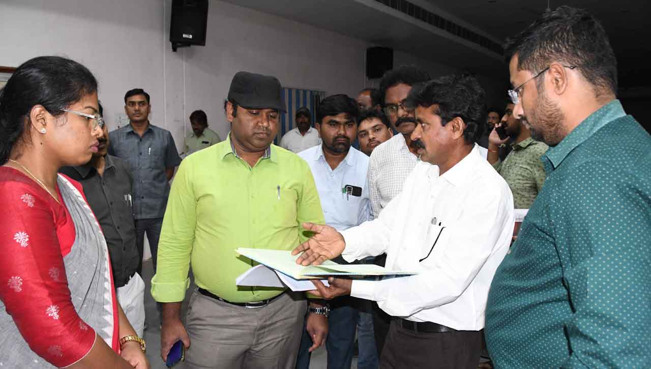 గిరిజన అభ్యుదయానికి కృషి