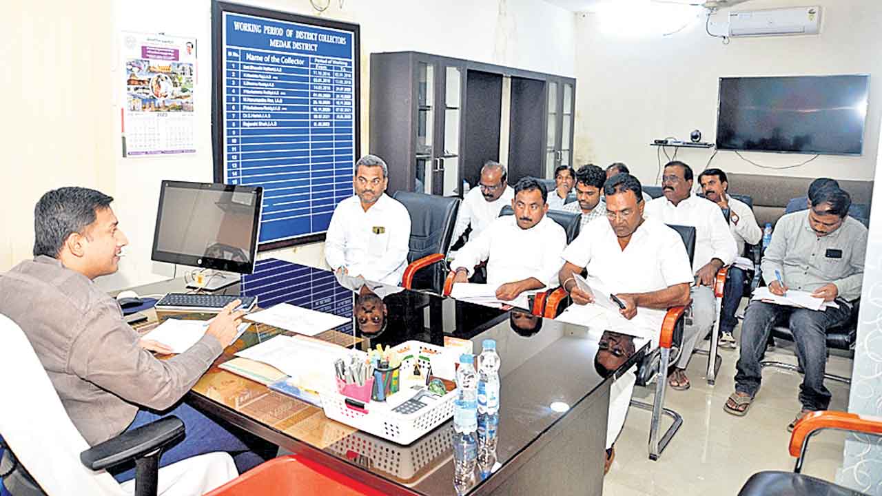 రోడ్లకు మహర్దశ