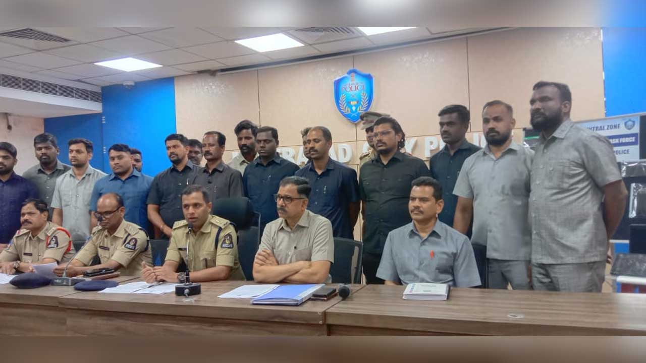 టీఎస్‌పీఎస్సీ క్వశ్చన్‌ పేపర్ల లీకేజీలో తొమ్మిది మంది అరెస్ట్‌.. కీలక విషయాలను వెల్లడించిన పోలీసులు