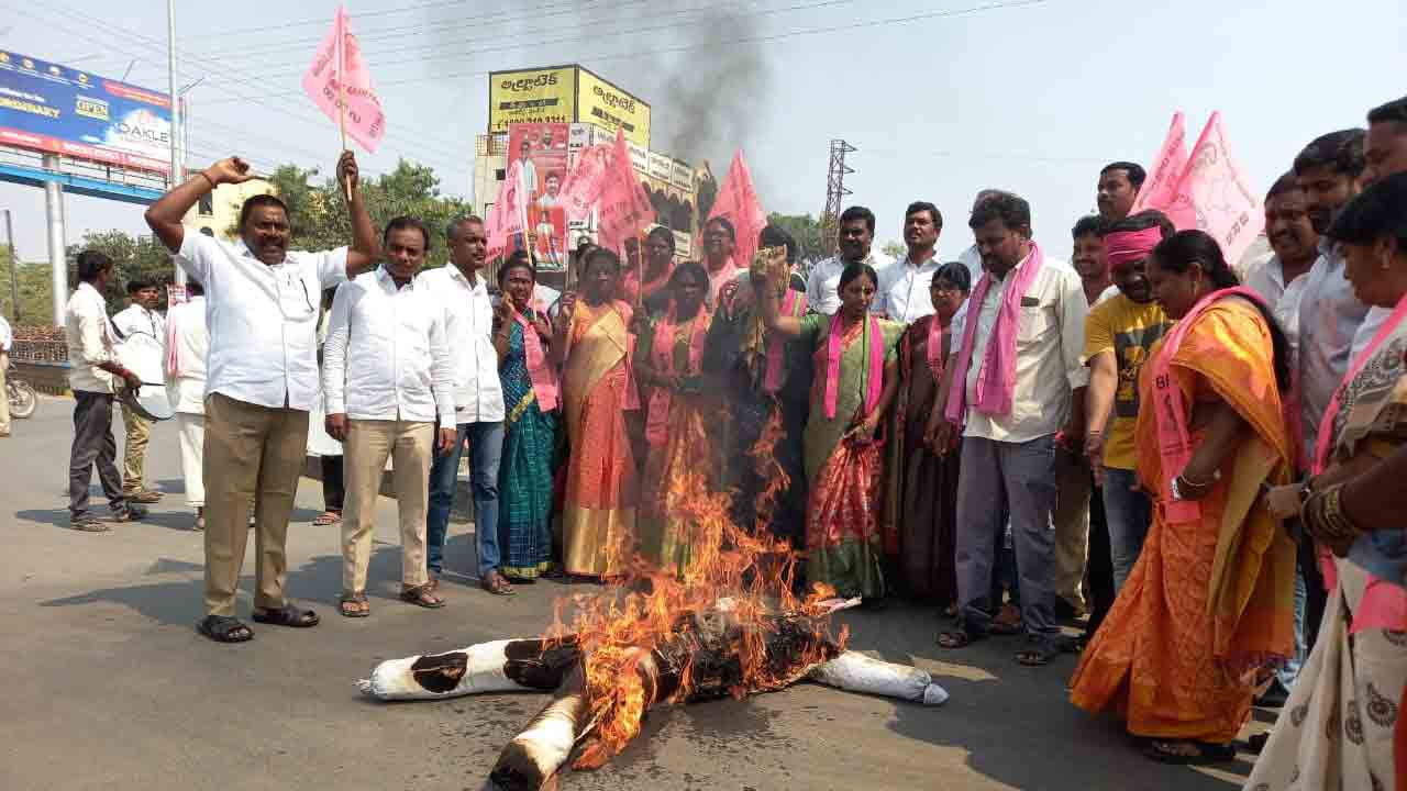 BRS | రెండో రోజూ రాష్ట్రవ్యాప్తంగా బండి సంజయ్‌ దిష్టిబొమ్మల దహనం