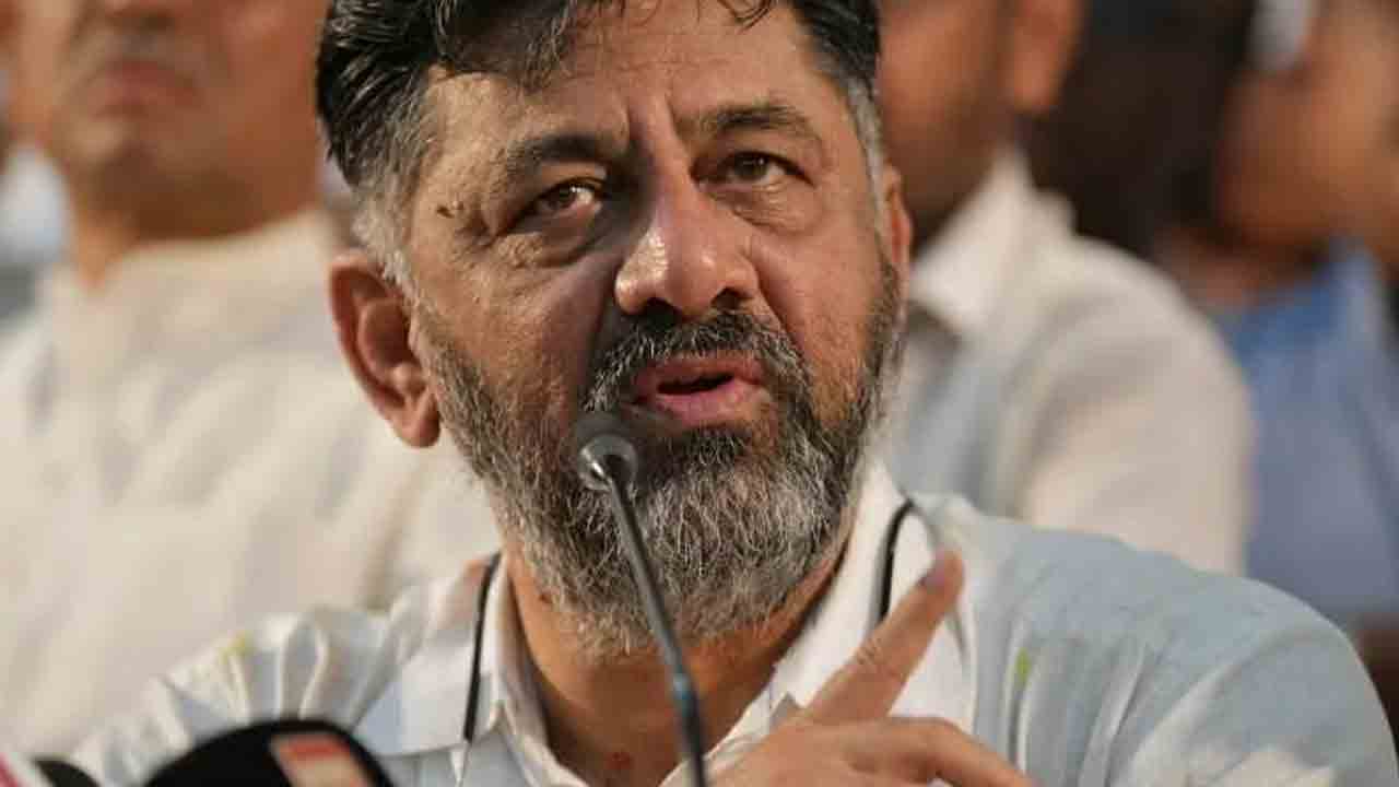 DK Shivakumar | మేం అధికారంలోకి వచ్చాక నీ సంగతి చెప్తాం.. కర్ణాటక డీజీపీకి కాంగ్రెస్ నేత స్ట్రాంగ్ వార్నింగ్