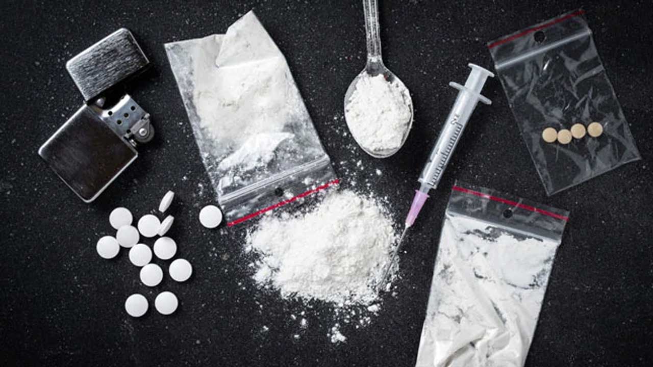 Cocaine Seized | ముంబయి ఎయిర్‌పోర్ట్‌లో రూ.25కోట్ల కొకైన్‌ పట్టుకున్న డీఆర్‌ఐ