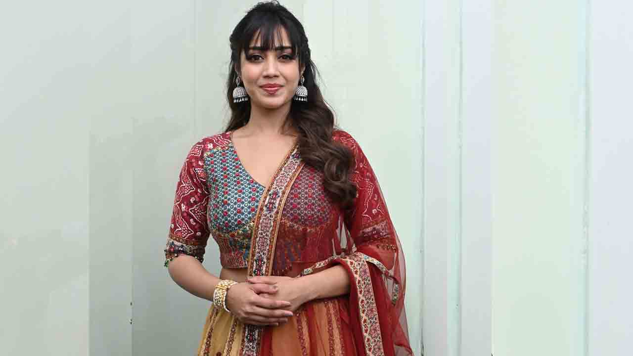 బ్యూటీ ధమ్కీ…