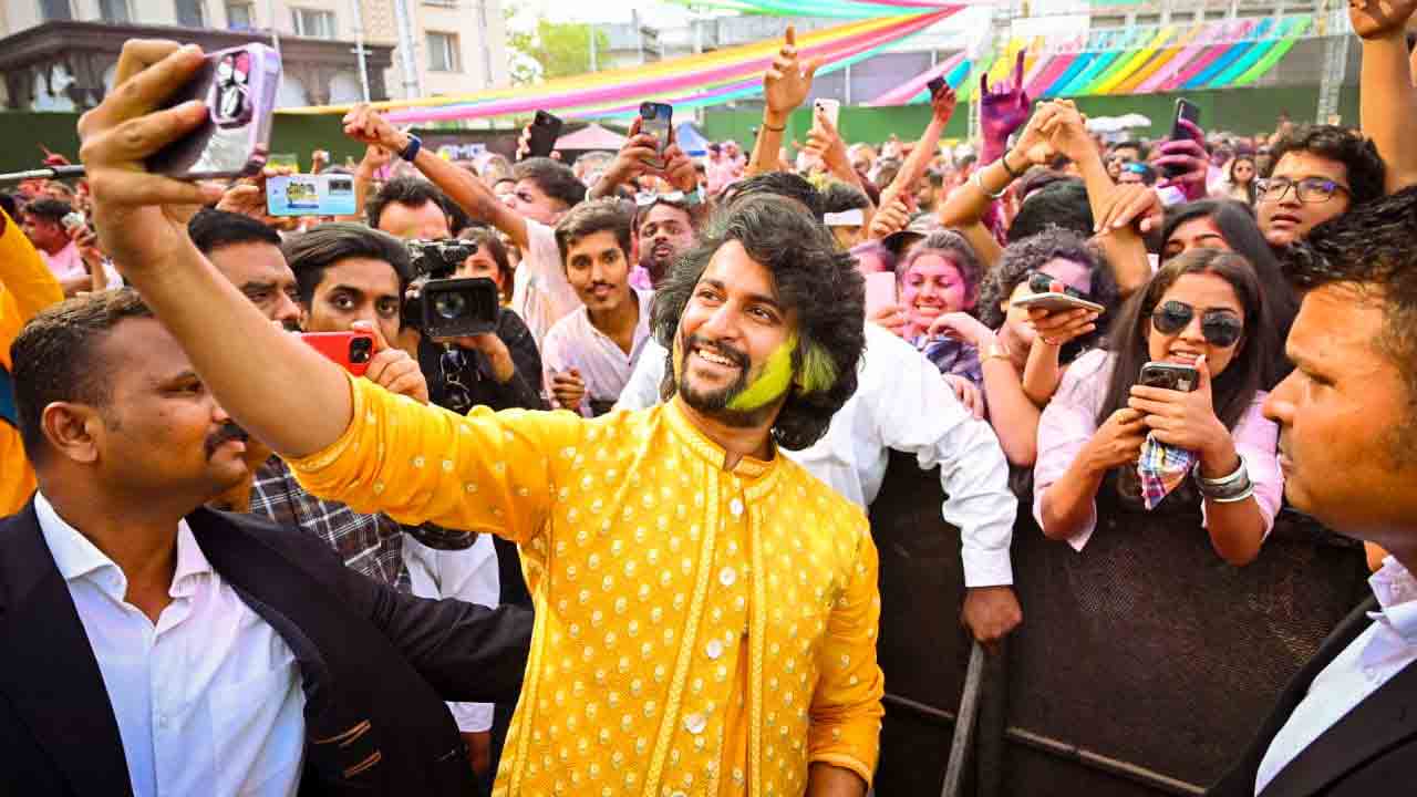 Dasara | ముంబైలో దసరా టీంతో నాని హోలీ వేడుకలు.. ట్రెండింగ్‌లో స్టిల్స్, వీడియో