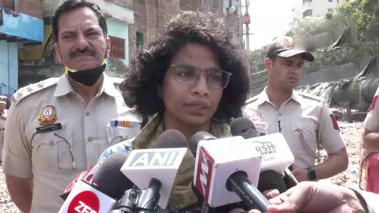 Delhi tragedy | ఢిల్లీలో విషాదం.. దోమల బత్తీ అంటుకుని ఇంట్లో పొగలు.. ఊపిరాడక ఆరుగురు దుర్మరణం