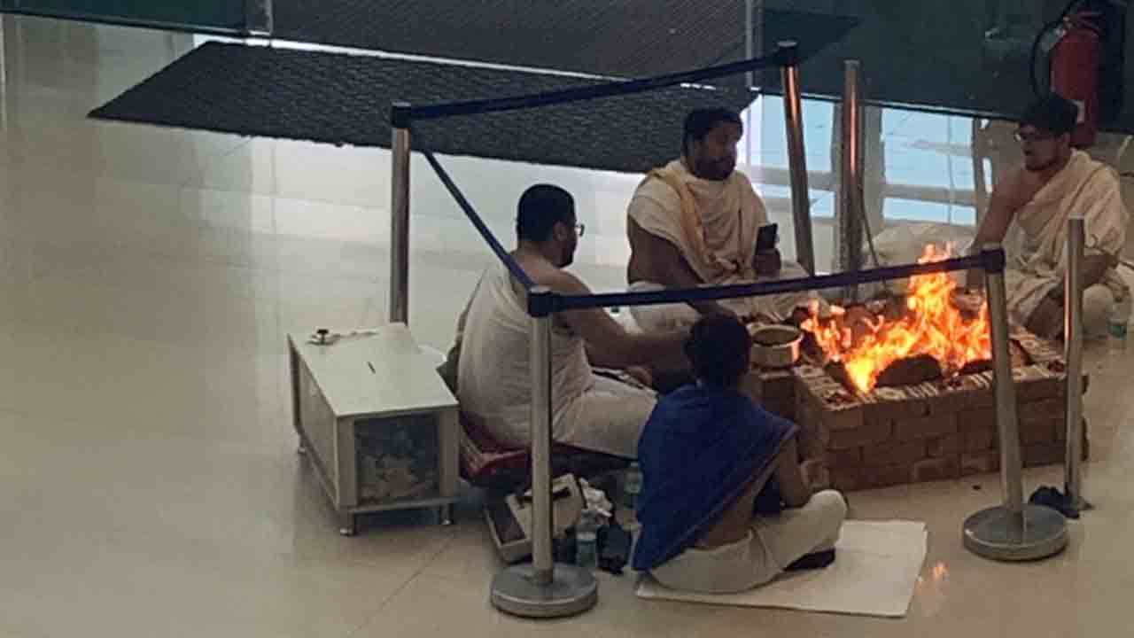 Havan | ఆసుపత్రిలో హోమం.. ఫొటో వైరల్‌, రోగుల భద్రతపై ఆందోళన