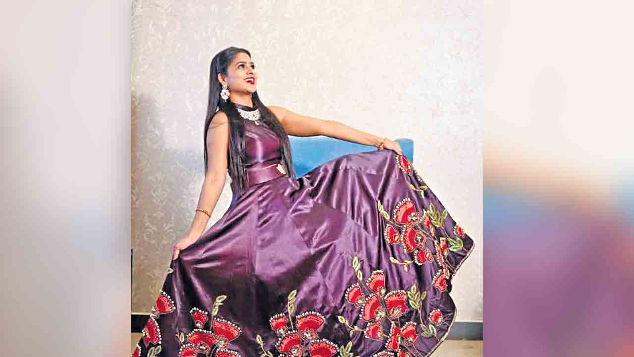 Lehenga |  సౌందర్యానికి నిర్వచనం లెహెంగా