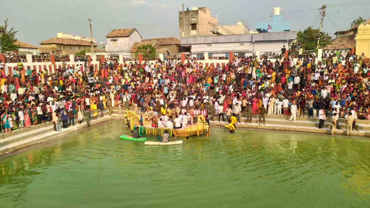 Dharmapuri | వైభవంగా ధర్మపురి ఉగ్రనారసింహుని డోల్పోత్సవం.. తరలివచ్చిన భక్తజనం
