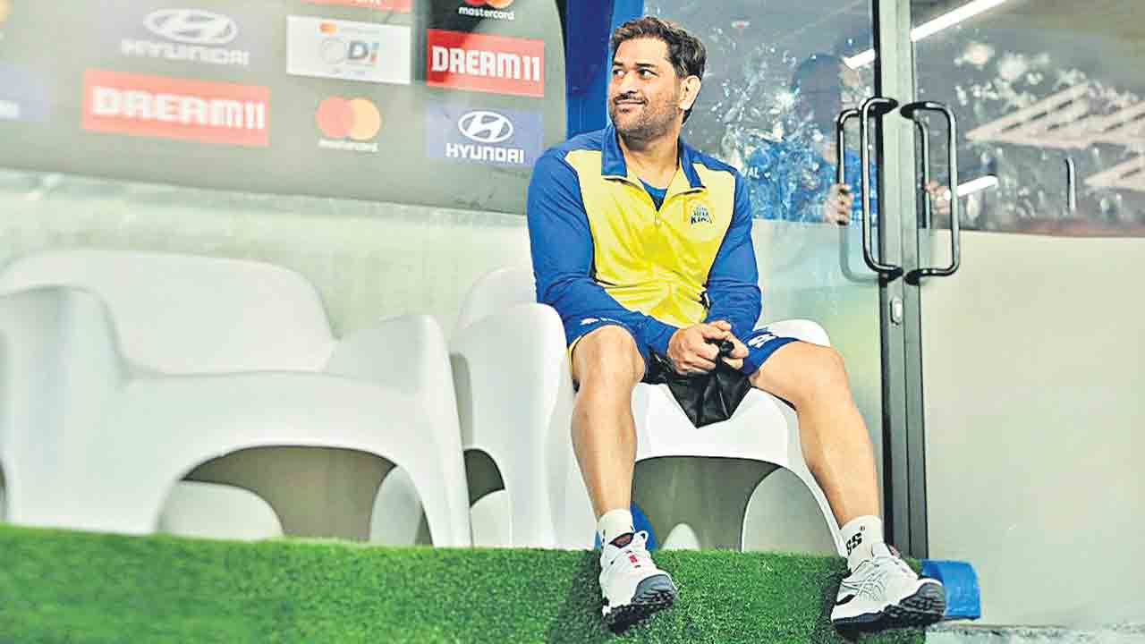 MS Dhoni | టీమ్‌ఇండియా డగౌట్‌లో మాజీ కెప్టెన్‌ ధోనీ