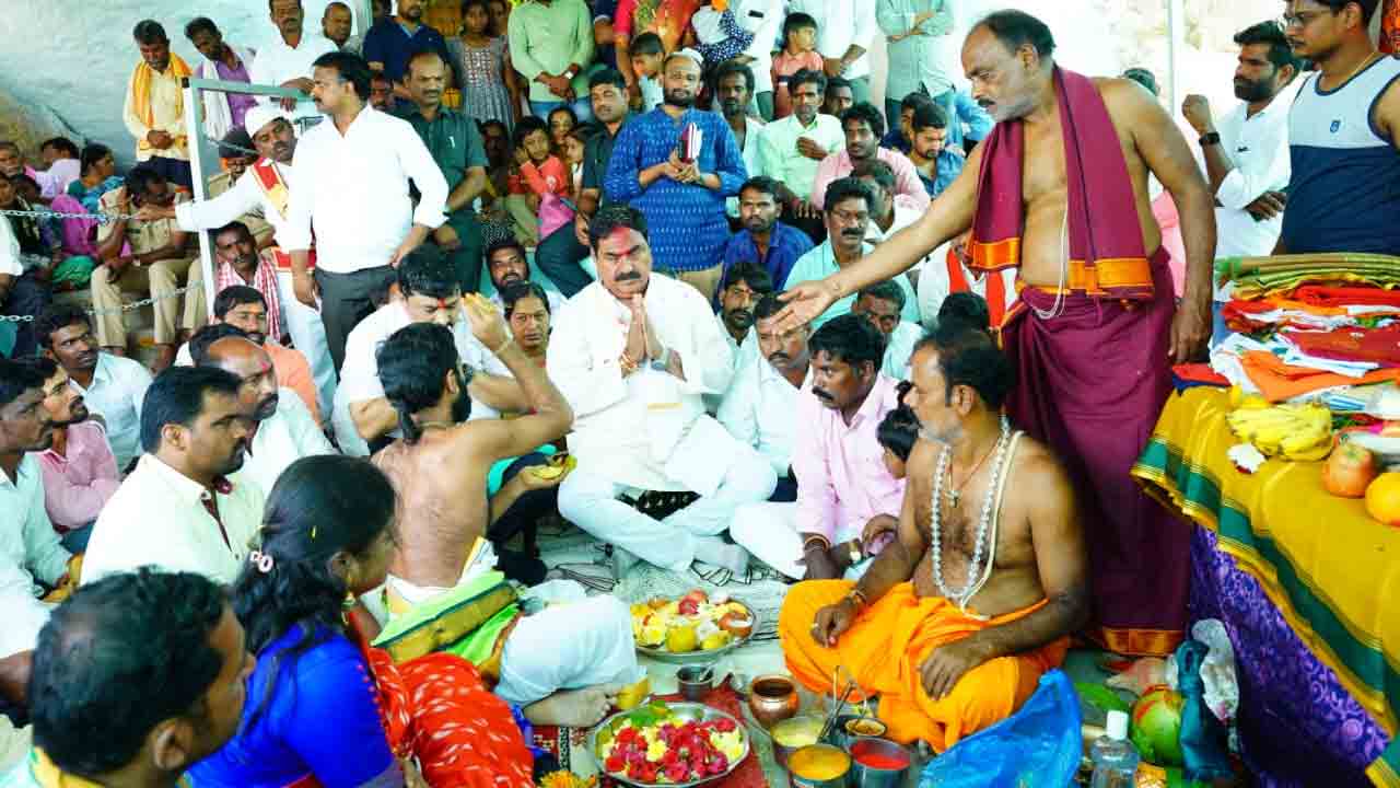 CM KCR | ముఖ్యమంత్రి కేసీఆర్‌ నేతృత్వంలో ఆలయాల అభివృద్ధి : మంత్రి ఎర్రబెల్లి