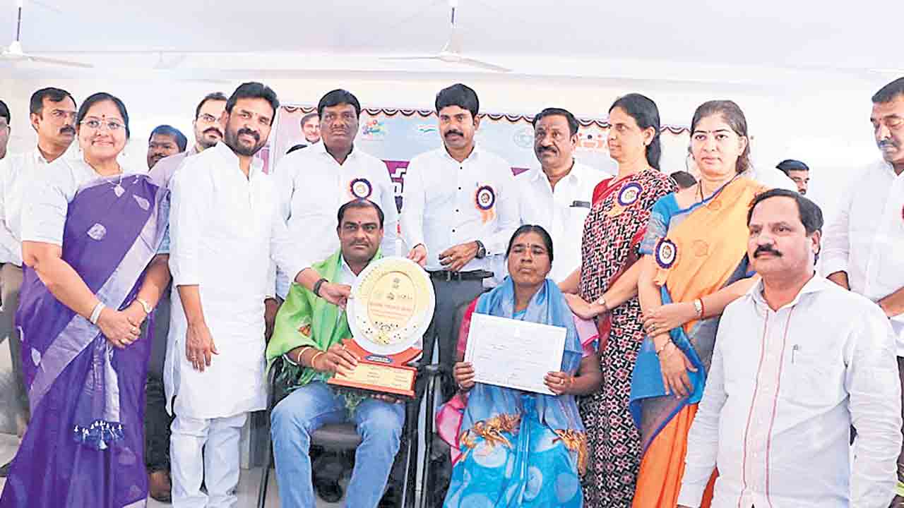 చీమలదరి అవార్డుల ఘరి