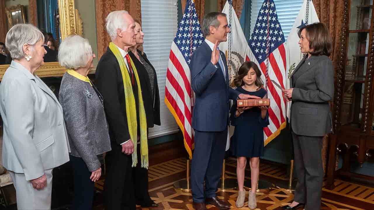 Eric Garcetti | భారత్‌లో అమెరికా రాయబారిగా ఎరిక్‌ గార్సెట్టీ ప్రమాణ స్వీకారం