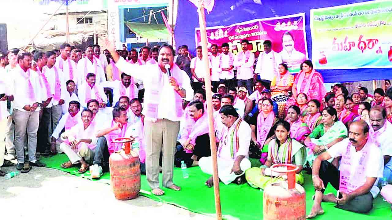 పేదలపై పెనుభారం మోపుతున్న కేంద్రం