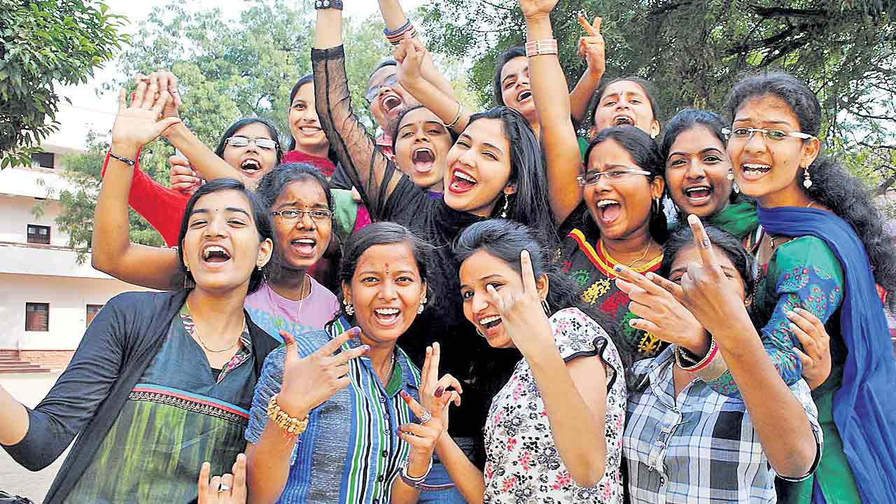 విద్యలో వనితకు అందలం