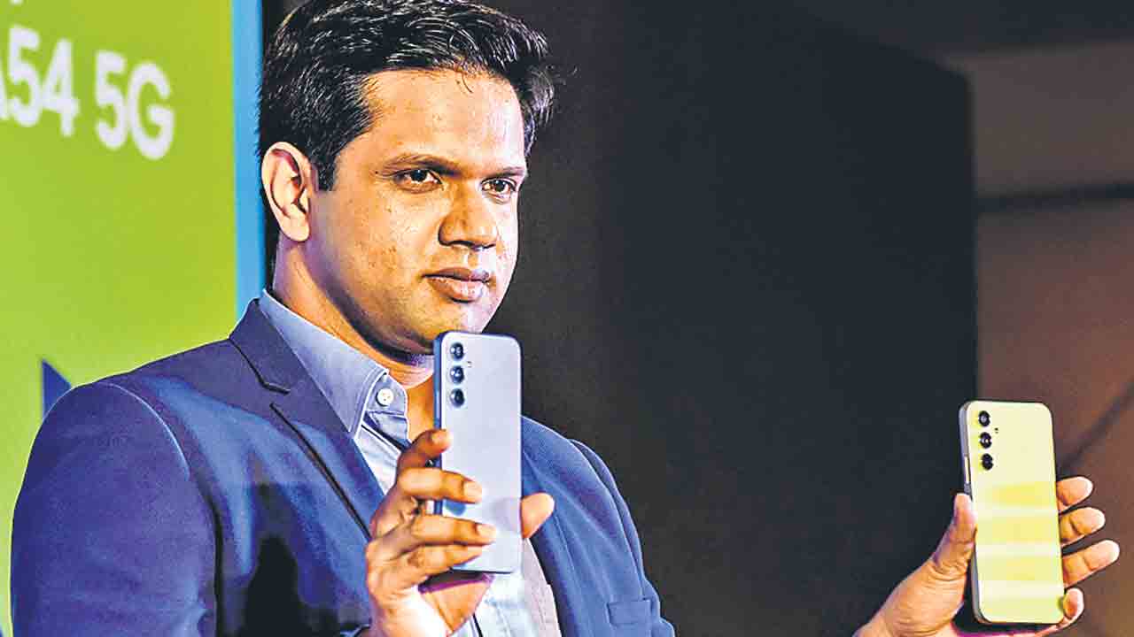 సరికొత్త గెలాక్సీ ఫోన్లు