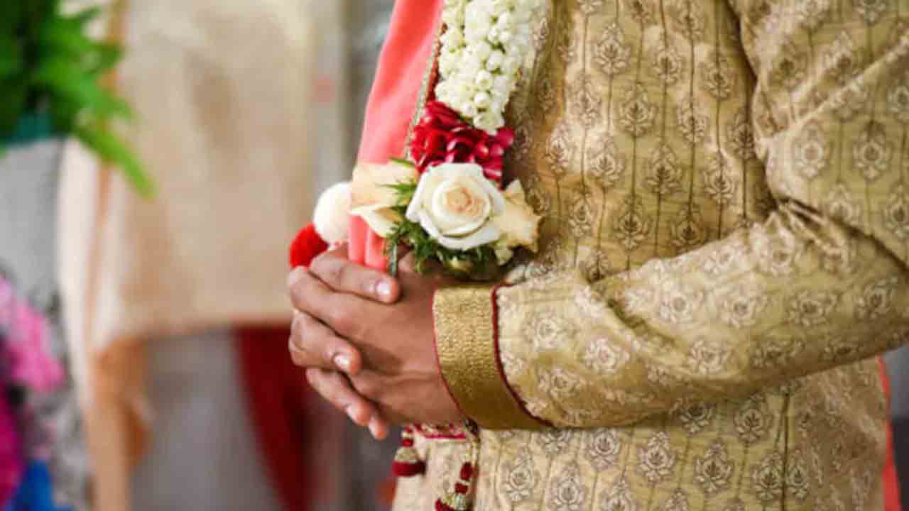 Viral news | తెల్లారితే పెళ్లి.. రాత్రంతా నడిచి వధువు గ్రామానికి చేరిన వరుడు..!