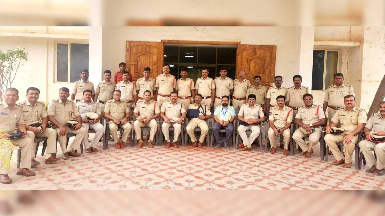తెలంగాణ పోలీసు అధికారులతో గుల్బర్గా ఏఎస్పీ సమావేశం